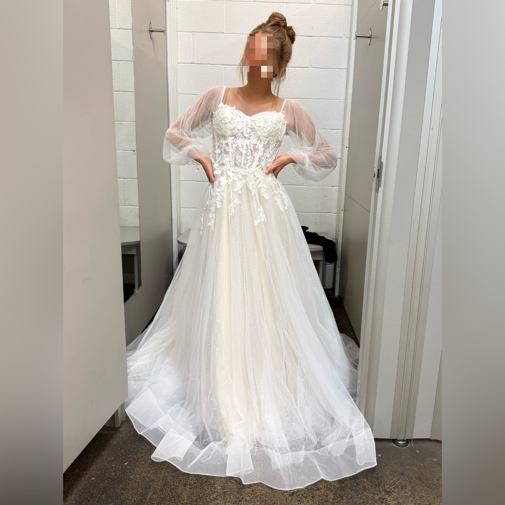 Wedding dress. Fits size 0, 2, XS